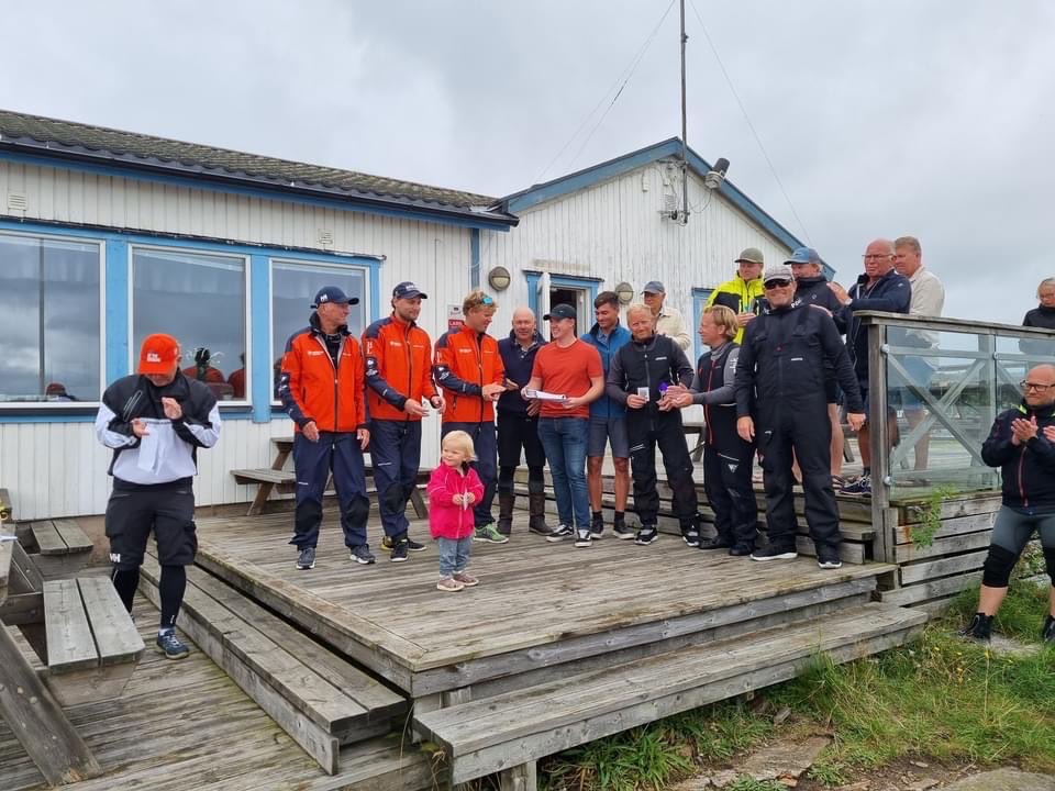 OlleLan's tweet photo. Brons på SM i CB 66 efter 14 race i alla tänkbara förhållanden. Josefin gillade Prisutdelningen🤩 https://t.co/TwVAGtos4O