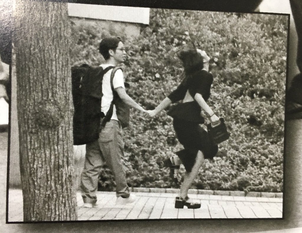 PUNPEEさんのMVには様々な細かい仕掛けがあるけど1番愛を感じたのはこれです。

週刊誌に撮られたPUNPEEさん&amp;秋元さん。本当素敵なカップル。