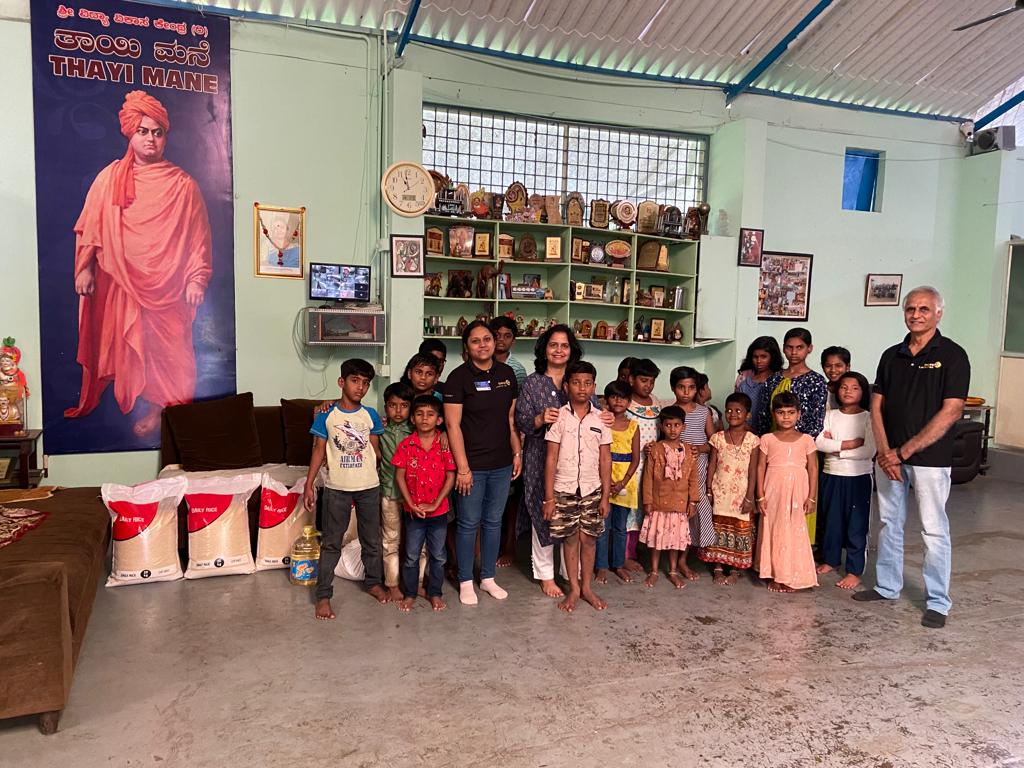 RotaryLakeside's tweet photo. Rotary Bangalore Lakeside is happy to share dry ration with kids of Thayi Mane consisting of 100 kg rice, 10 kg dal and 5 ltr oil.

@rotarybangalorelakeside
@sharingiscaring
@joyofgiving https://t.co/OSOvudlqTT