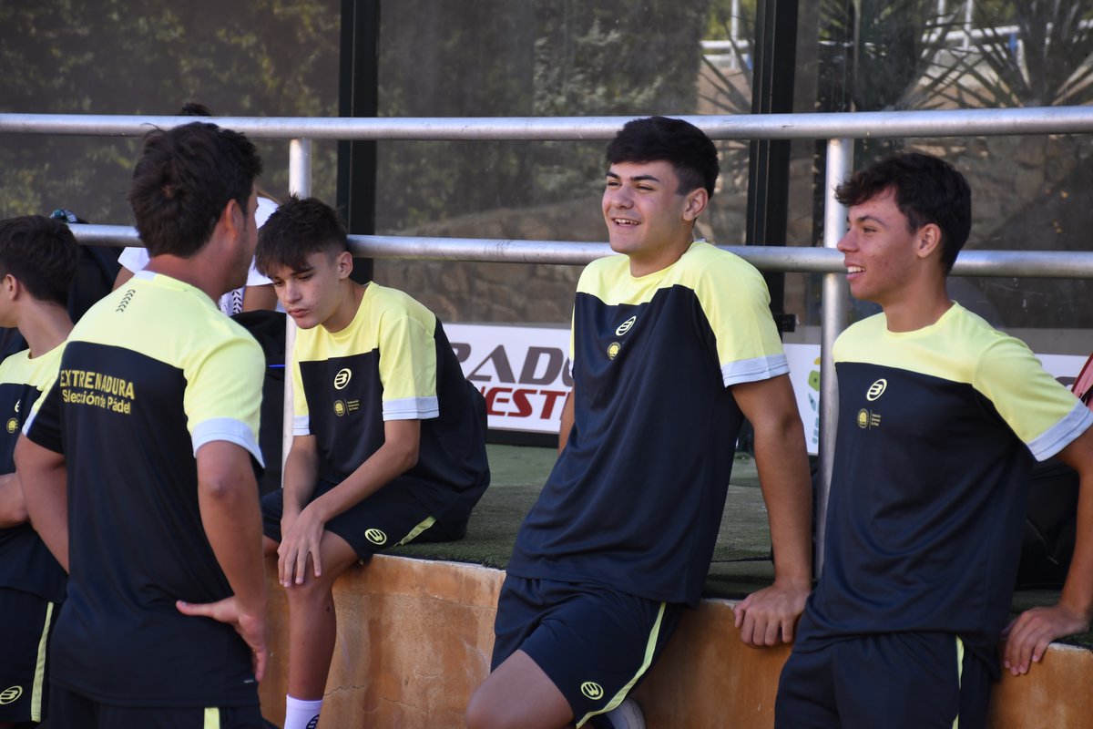 fexpadel's tweet photo. 6️⃣💥 MATCH EXTREMADURA VS PORTUGAL MENORES 2022

📸Galería de fotos: https://t.co/WcxxHXTsMz https://t.co/fMvprOw4WW