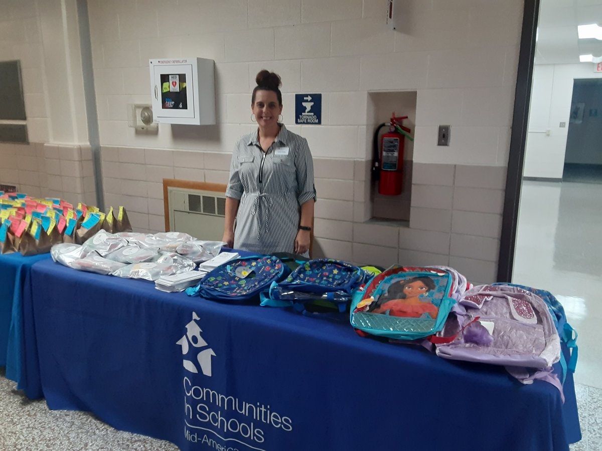SparkWheelInc's tweet photo. Crystal Cefarelli, the SSC from Neodesha Public Schools, set up a table at Heller Elementary School’s Back To School Night and handed out fliers, backpacks, goodie bags, and Parent Consent Forms to over 100 students and parents.

#BacktoSchool #Neodesha #Kansas #CIS #AllinforKids https://t.co/ZqcKkMX2As