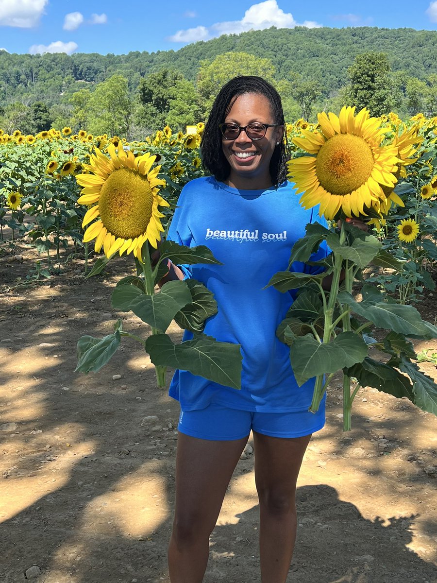 Self care is choosing sunflower days amidst the hustle, bustle and everything in between 🌻