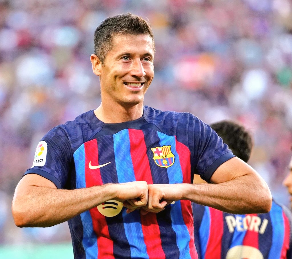 infosfcb's tweet photo. 📸 | Robert Lewandowski celebrating his first goal at Camp Nou. https://t.co/QtdQ1D4X0k