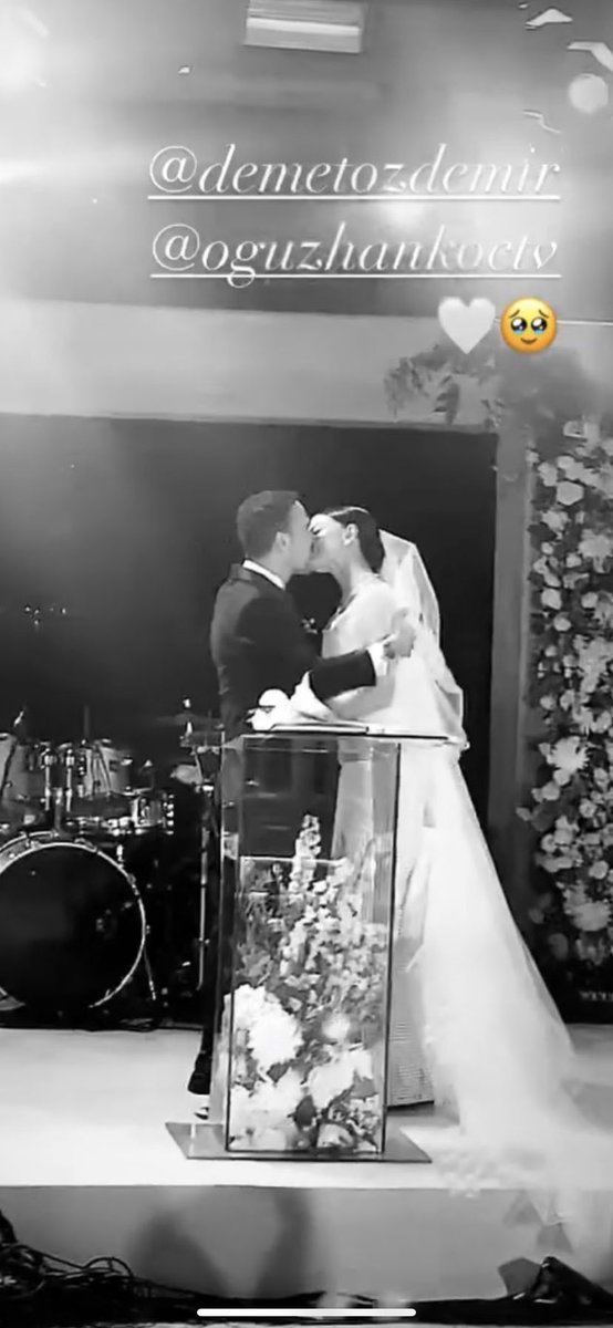 Marti16093926's tweet photo. Que vivan los novios 💓💓💓
#DemetOğuzhanWedding https://t.co/FIrBTKCZRZ