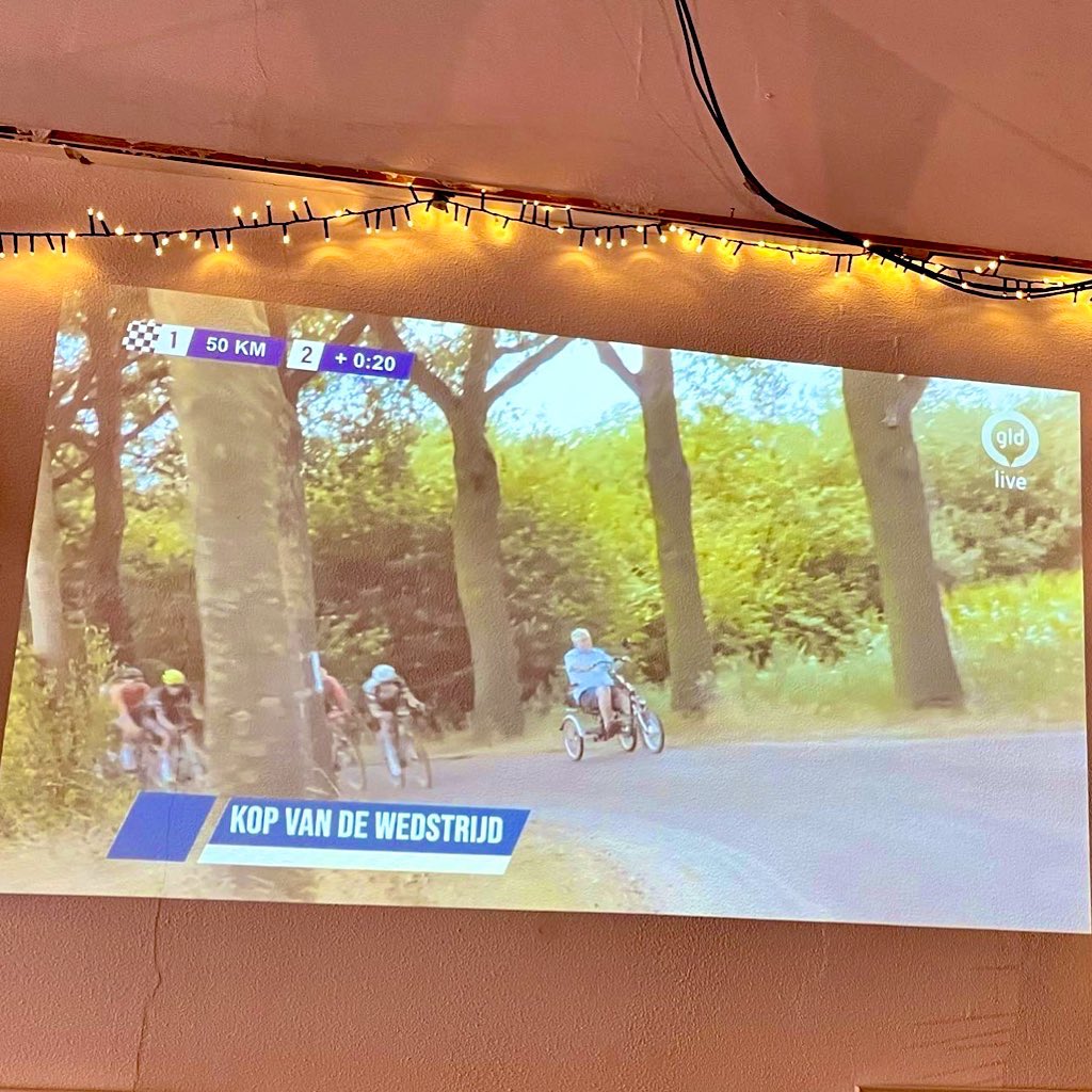Alejandro Valverde wordt ingelopen door het peloton #rondevandeachterhoek <a href="/thijszonneveld/">Thijs Zonneveld</a>