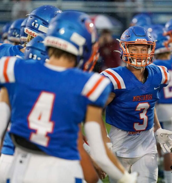 JaxluvsInsanity's tweet photo. Through rain or shine (or even snow ❄️) I’ll be there cheering on this #baller! #3Race #slotback #Mustangs @wfsheyenne #footballmom #footballseason https://t.co/t69XmCeTRt