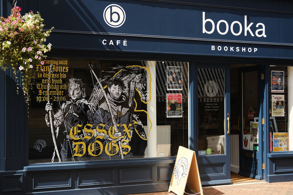 Lyntyn &amp; Darys - two exceptionally talented welsh archers who support the Dogs featuring in the windows of <a href="/BookaBookshop/">Booka Bookshop.</a> painted by <a href="/ourtinywindows/">Our Tiny Windows</a>.

#EssexDogs the epic new adventure by Dan Jones <a href="/dgjones/">Dan Jones</a>

Sign up for the author event on 08/09/2022 now: bit.ly/3TjNV8U