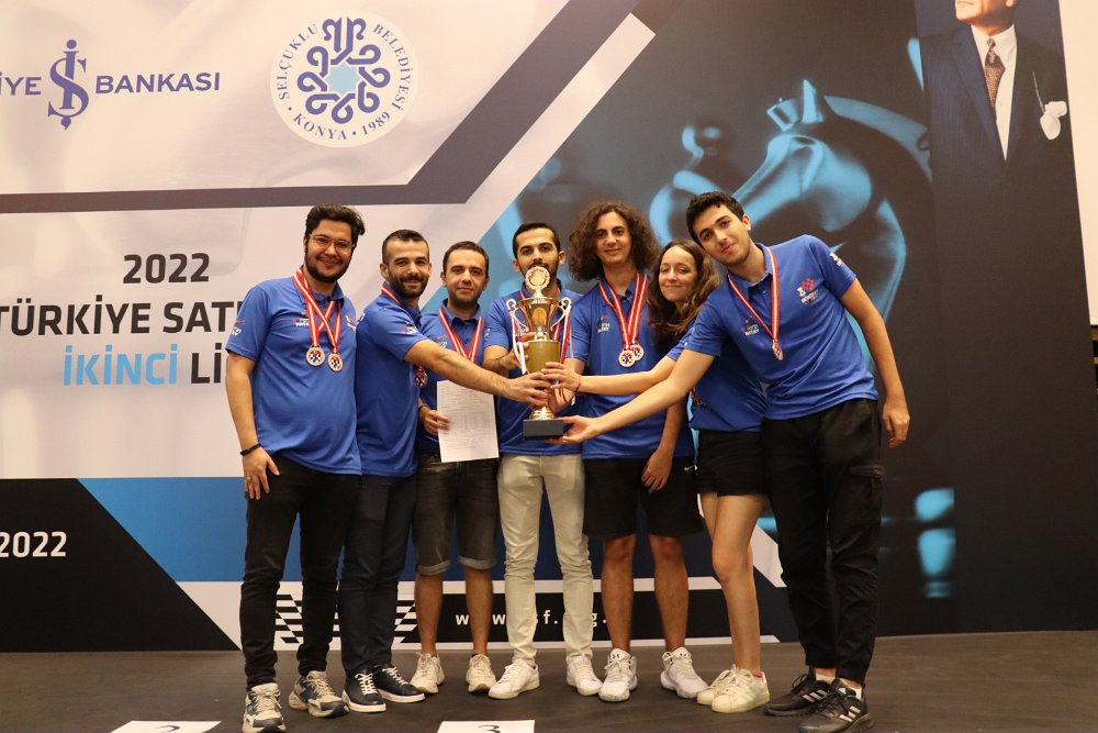 Gözün Aydın Hatay !!!
 Gençlerinden ve Çoğunluğu Bağrından Çıkan Oyuncular İle Türkiye 1.Liginde 3.Olduk 
 Süper Lig'e Yükseldik...
Gençlere İnanmak Yetiyor. Bu Gurur Hepimize Yeter.Emeklerinize Beyinlerinize Yüreğinize Sağlık Gençler.Hepiniz ile Tek Tek Ayrı Ayrı Gurur Duyuyoruz