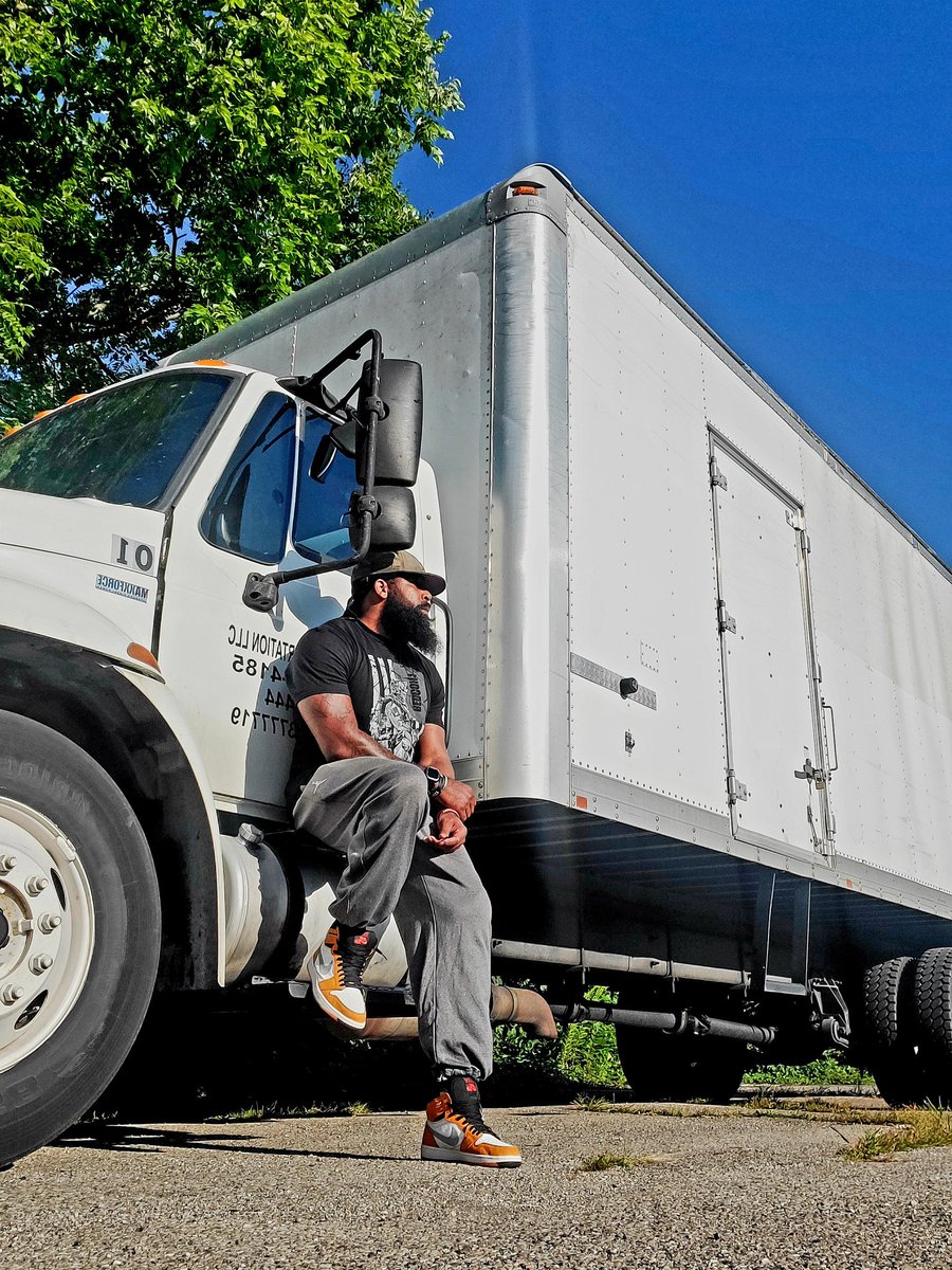 Friday was a big step for me and my goals I set for myself and my business. I aquired my first box truck. It's only up from here. #theskyisthelimit #NEXTUP #NEXTUOTRUCKANDLOGISTICSLLC #blackexcellence #blackbusiness