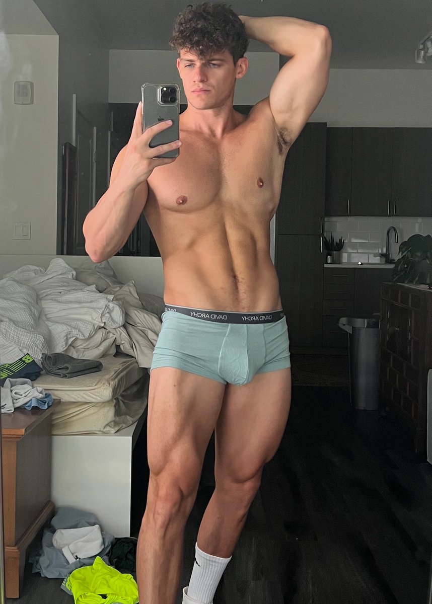 Elfisv1's tweet photo. Would you workout with me? https://t.co/5FBFcw4ukp