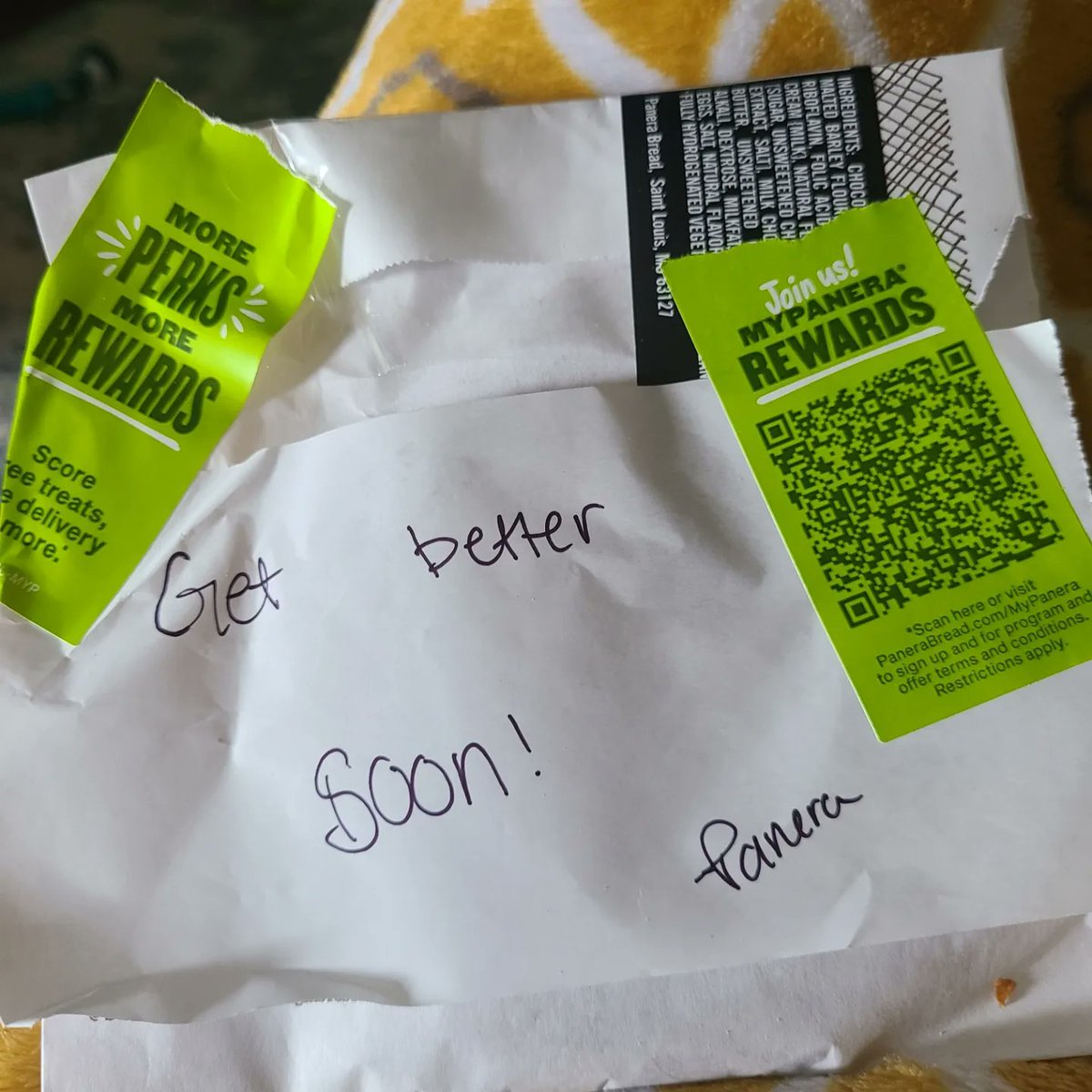 christinalfoley's tweet photo. I ordered some soup on the @panerabread app. After 45 minutes @doordash called and canceled my order. I called the store to see what I should do and  during the conversation I mentioned I was under the weather. New order gets here and there was a free cookie and a get well note. https://t.co/LJCrhK4he0