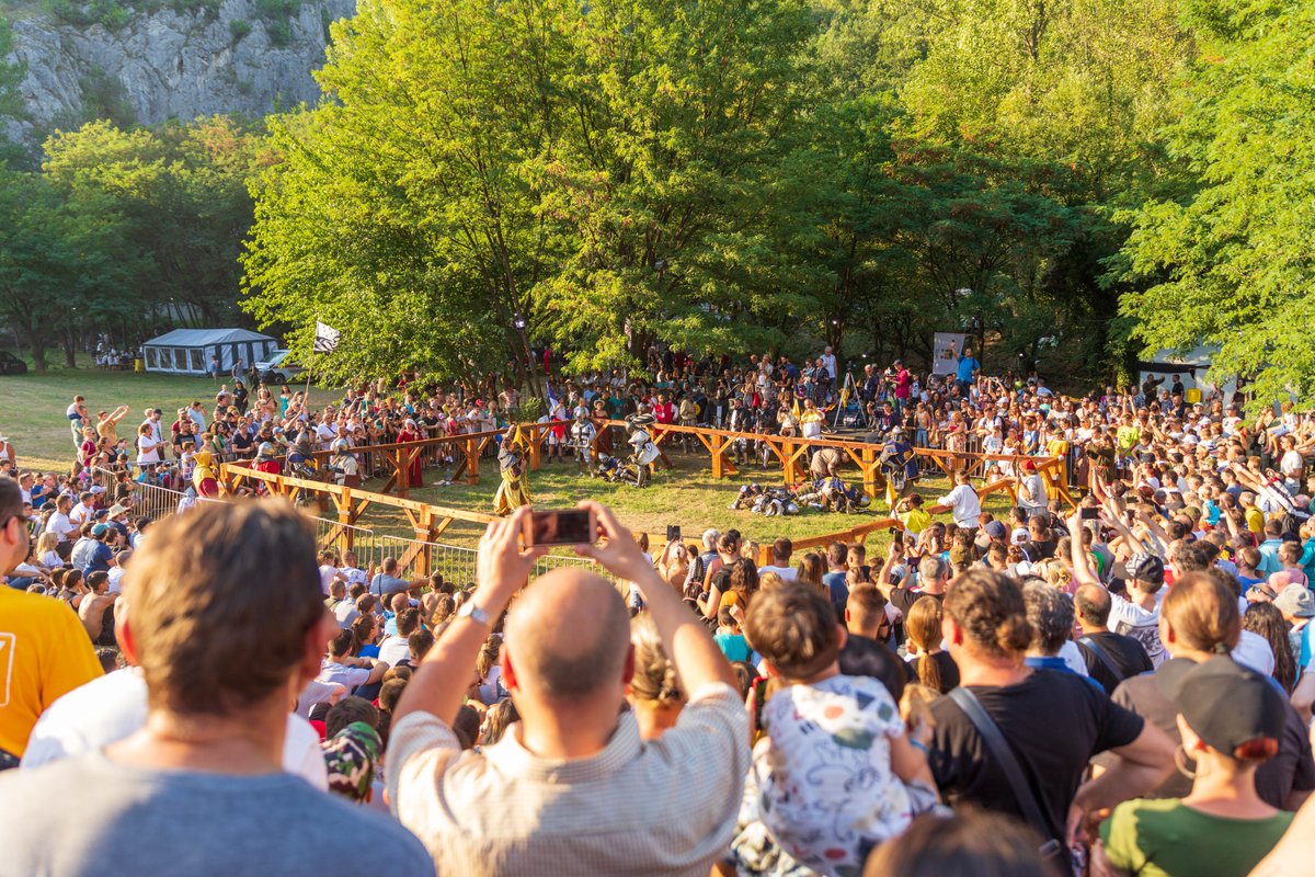MilosBatricevic's tweet photo. Сјајна атмосфера!
@JustOutFestival
 #despotovac #manasija #Srbija https://t.co/taPftsTa3y