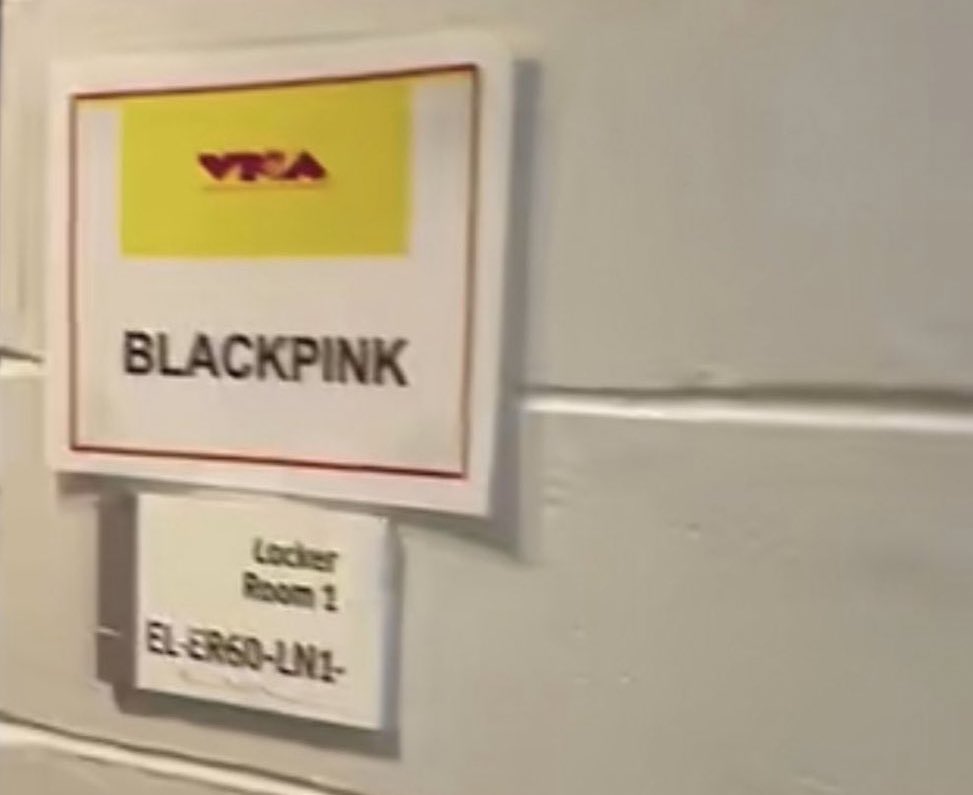 BPINKLATINO's tweet photo. Esta cada vez más cerca,los bailarines de YG llegando al lugar,vistazo a los asientos y camerino de @BLACKPINK para los  #VMAs . 

I'm voting for #PinkVenom       by #BLACKPINK      as My Trending Song Choice. https://t.co/WhlnKupTNX