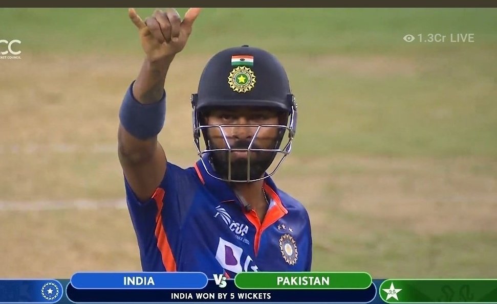 aryans779's tweet photo. The legendary Hardik Pandya show🤩 #INDvsPAK https://t.co/Kh3UX8qVTH