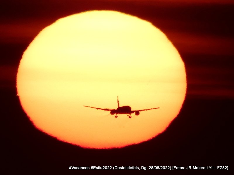 jrmoleroyll's tweet photo. Primeres llums del dia
Sortida de Sol #Sunrise #sunrise_catalunya #sunrise_pics
i avió #AmericanAirlines #AA112 de #MIA a #BCN @flightradar24
Des del mirador#CalGanxo #Castelldefels #castelldefelsmagrada
Dg. 28/08/2022 matí
#Garraf #PNGarraf
#Lumix #FZ82 #SenseTripode https://t.co/fYT1A2GZ1l
