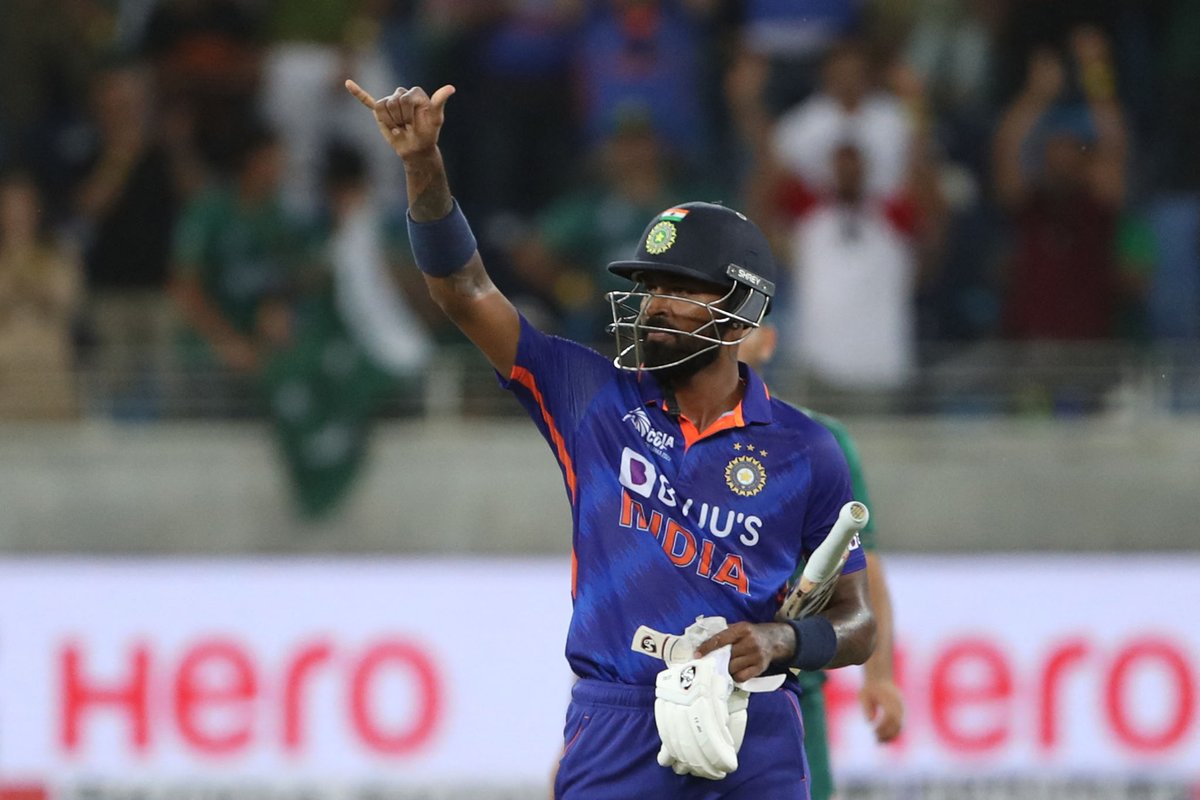 ChennaiIPL's tweet photo. Power Pandya! 🤙🏻💥

#INDvPAK #WhistlePodu 🦁💛
📸 : @BCCI https://t.co/8Xod4RjQ5q