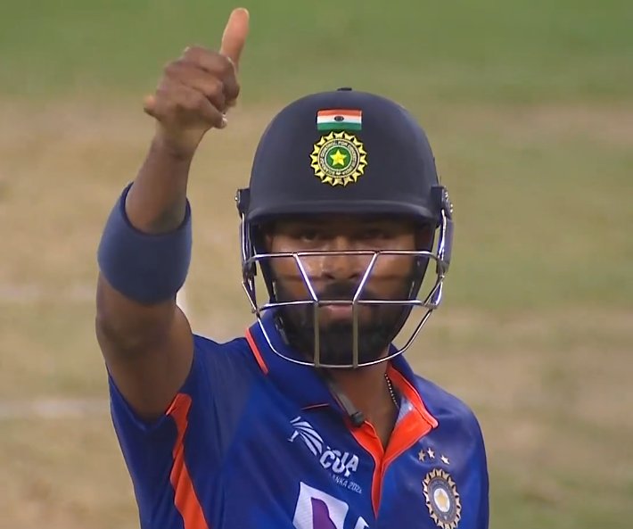 CskIPLTeam's tweet photo. THE FINISHER 🔥 

📸: Disney+Hotstar/BCCI 
#INDvPAK #AsiaCup2022 https://t.co/OREWxvWfnN