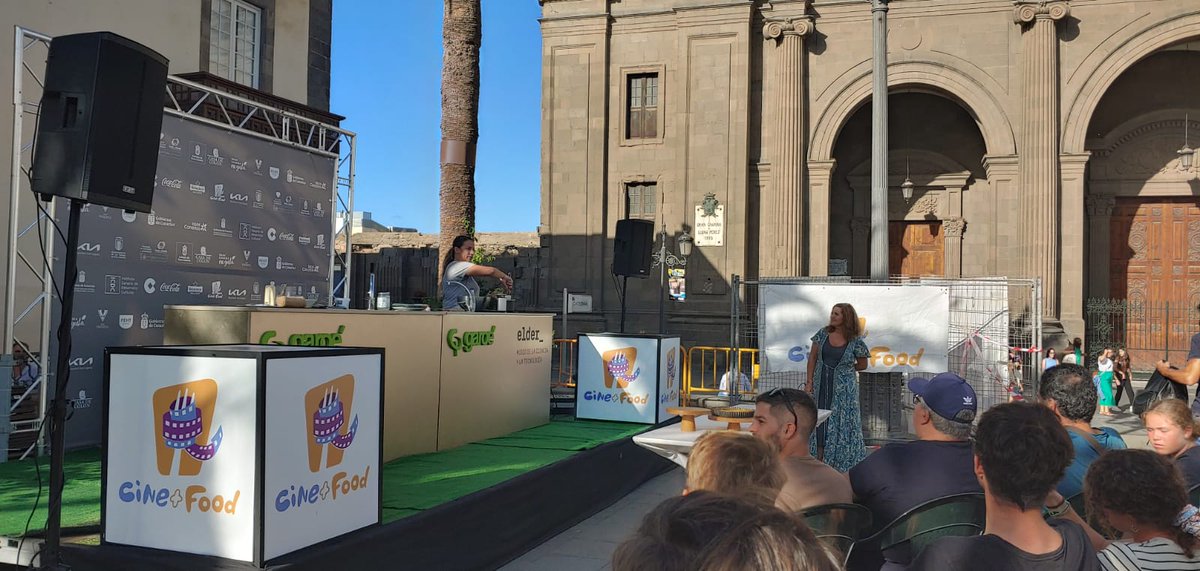CineMasFood's tweet photo. Un dulce no le amarga a nadie, dice el refrán, pero si además es vegano y saludable como los que prepara Ana Mª Ojeda, de Lava y Salt, mejor. Pásate por el showcooking de la Plaza de Santa Ana y aprende con ella sobre pastelería 🥞 #cinemasfood #cinemasfood2022 #ViveVegueta #ICDC https://t.co/pHMVUR29t2