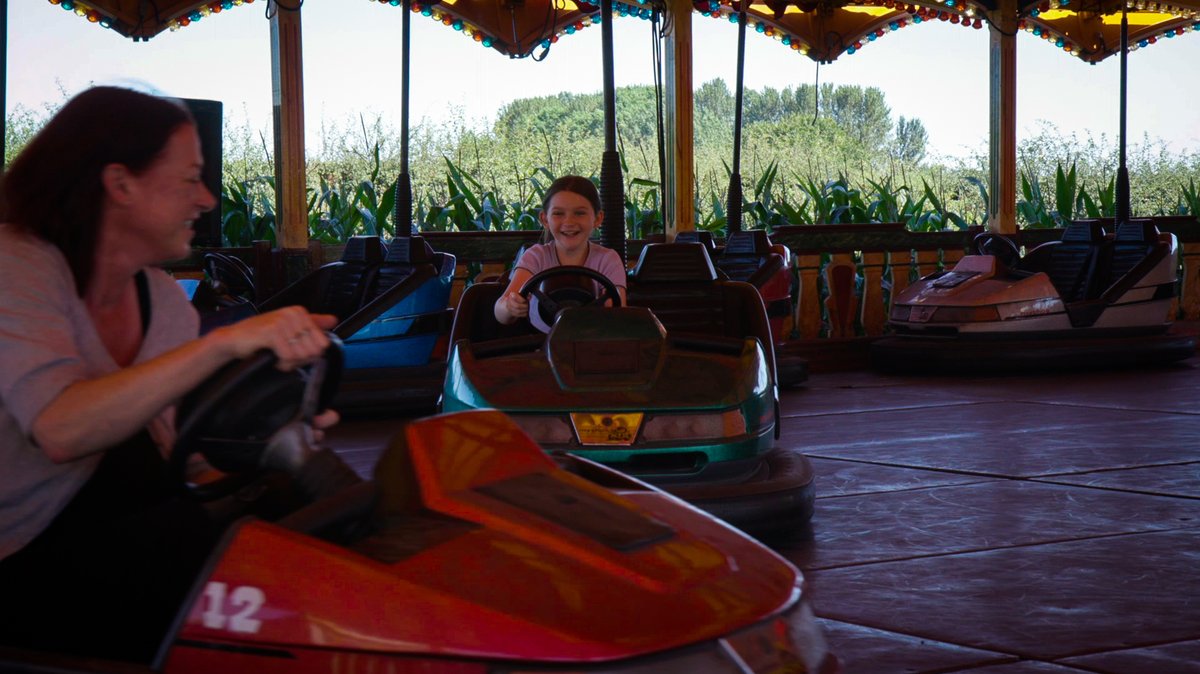 RyedaleMaze's tweet photo. HAPPY BANK HOLIDAY! ⭐️ If you're looking for ideas for something to do, you could visit #thegreatryedalemaze for:
🕵️‍♀️ 9 acres of maize plants to explore in the Giant Spinosaurus Maze, &amp; 2 acres of Triceratops Mini-Maze. 
🎠 Unlimited rides in the action-packed vintage funfair. https://t.co/5Zpqm1YiIb
