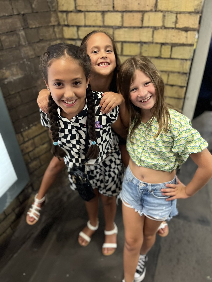 CocoClarkson's tweet photo. Notting Hill Squad 2022 #girls #NottingHillCarnival #friends #london @KidneyBean2011 @littleena71 https://t.co/oAmqsMW1EX