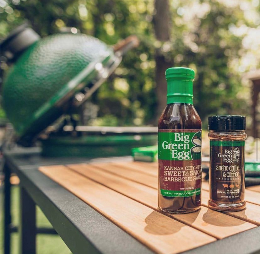 Bbq_Land's tweet photo. What's on your menu tonight? Could it use this Sweet &amp; Smoky sauce or delicious coffee rub?
-
📸: @BigGreenEgg 
- https://t.co/zbauLpfbO7