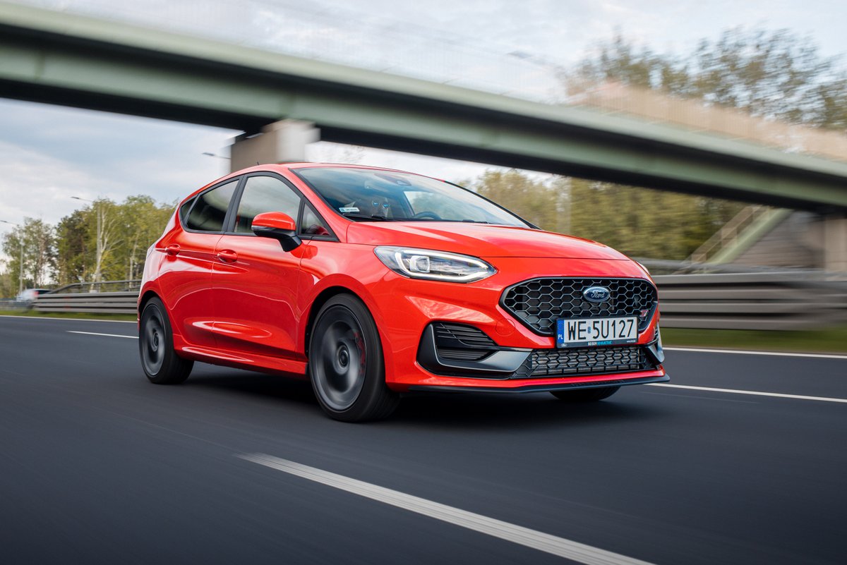FordPolska's tweet photo. 👉#FordPolska #STSunday
▫️ Dzień rozpoczęliśmy z #FiestaST więc późnym wieczorem wszystkie nasze osobowe modele ze stajni #FordPerformance🏁
Oczywiście na polskich drogach😉 https://t.co/YXfWgfMXaF