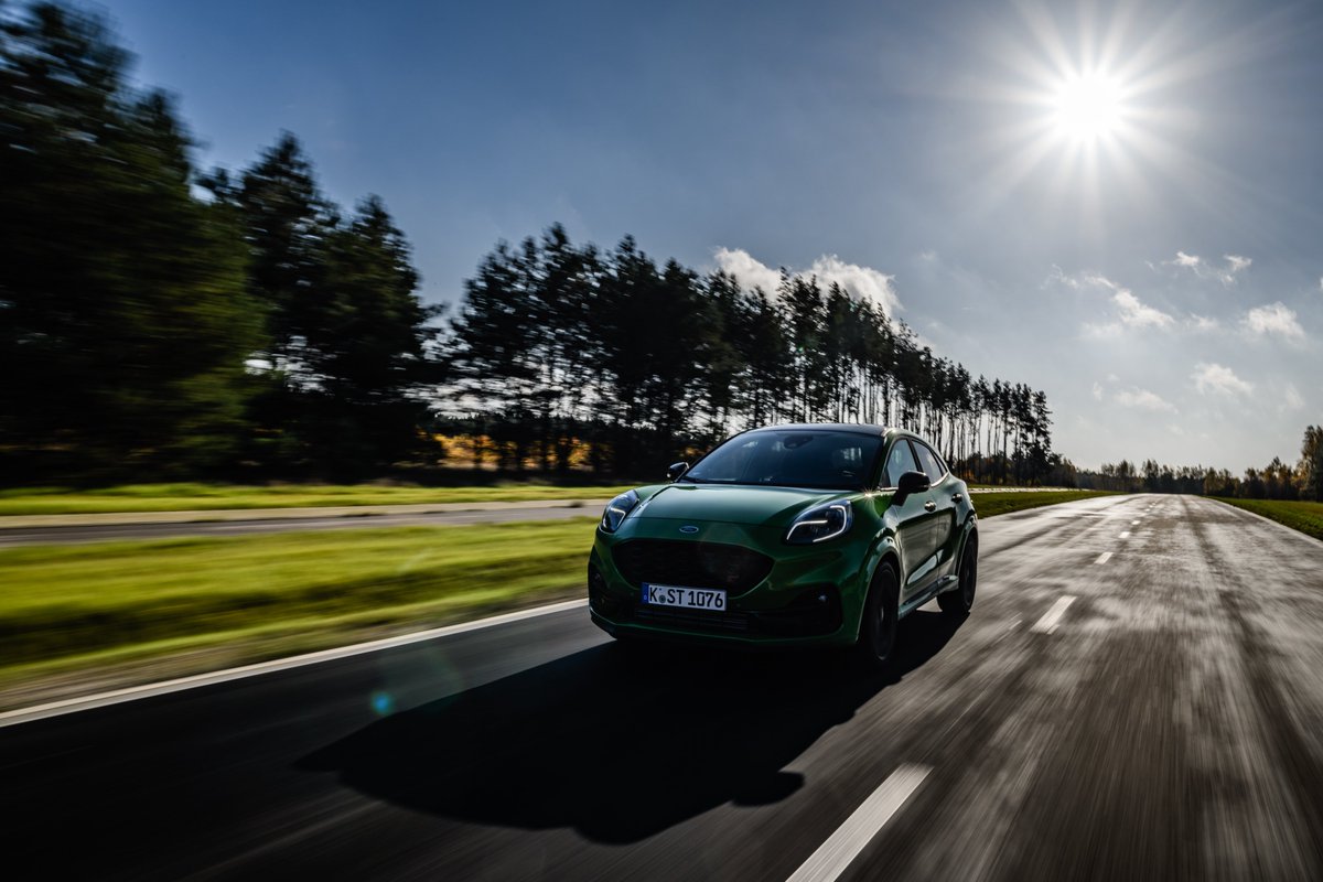 FordPolska's tweet photo. 👉#FordPolska #STSunday
▫️ Dzień rozpoczęliśmy z #FiestaST więc późnym wieczorem wszystkie nasze osobowe modele ze stajni #FordPerformance🏁
Oczywiście na polskich drogach😉 https://t.co/YXfWgfMXaF