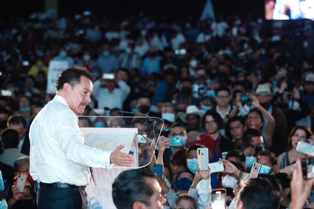 BruceJulis's tweet photo. "Aquí les digo que sí, tengo el mayor amor por mi estado, pero sería muy soberbio, muy arrogante y muy egoísta si tomara una decisión personal. Ni soy soberbio, ni soy egoísta y sí creo puntualmente que la decisión la tiene el pueblo de Puebla”: @NachoMierV @AxolotlmediaO https://t.co/HMKbx1s8t3