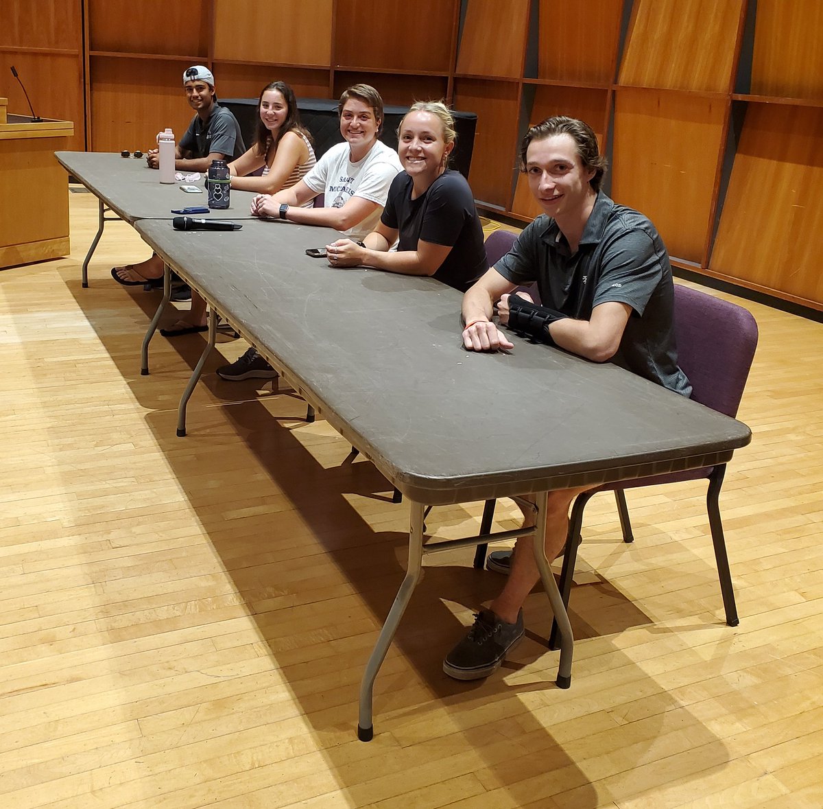 Thanks to our New Student-Athlete Orientation panelists!

🎾 Jason Boucher '23
🏊‍♀️ Emma Jane Tagliaferro '23
⚽️ Katie Escobedo '23
⚽️ Izzy Ruprecht '23
🏒 Jeremy Routh '23

#smcpks #ne10embrace