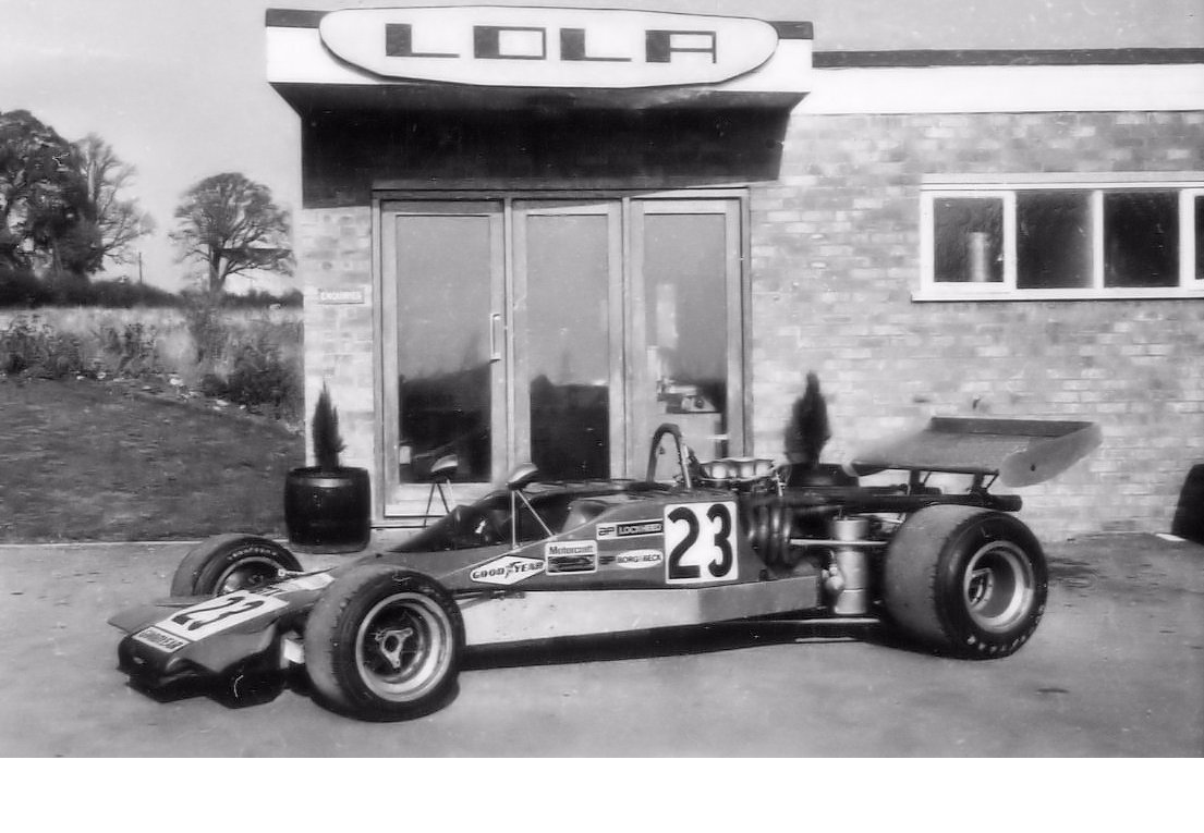 WeAreLolaCars's tweet photo. Sunday Service, Episode 7: The Lola T300 (initially known as the T242) F5000 car owes much to the great Frank Gardner. He moved close to the Lola factory to work on the project in 1972 with a young & ambitious designer called John Barnard! #Lola #F5000 #FrankG https://t.co/9VUnDhmOpT