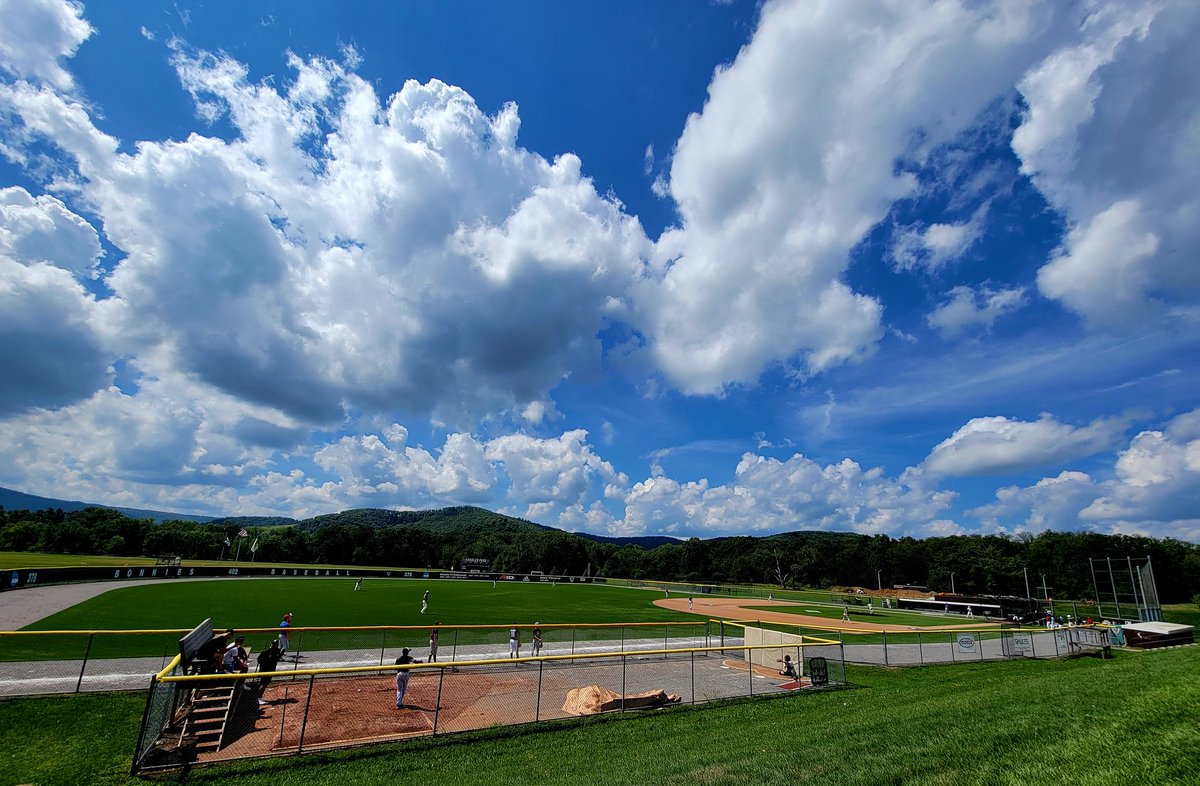 SBU_External's tweet photo. It's great to see the campus buzzing on a Sunday again! 

- @BonniesSoftball and @BonniesBaseball Prospect Camps
 
- @BonniesWSoccer vs. Eastern Michigan

- "Welcome to the Wolf Pack" first year student talk. 

First day if classes is tomorrow. We are back!
#Unfurl🐺 https://t.co/sngHvD5tU9