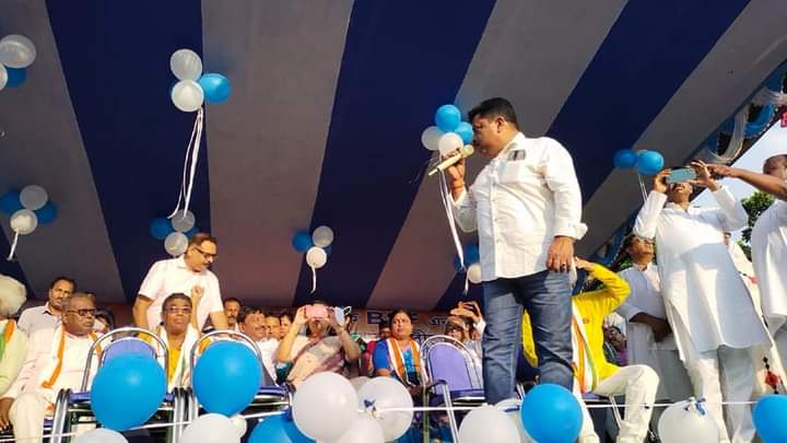 narayangoswamii's tweet photo. আজ উত্তর ২৪ পরগণা জেলার বাগদা বিধানসভা এলাকায় বর্ডার সিকিউরিটি ফোর্সের (বিএসএফ) দুই জওয়ানের দ্বারা একজন নিরীহ মহিলাকে ধর্ষণের বিরুদ্ধে প্রতিবাদ সভায় |
#Bagdah
#Protestmeeting
@MamataOfficial @abhishekaitc @AITCofficial @derekobrienmp @KunalGhoshAgain https://t.co/tdB8RrJtUQ