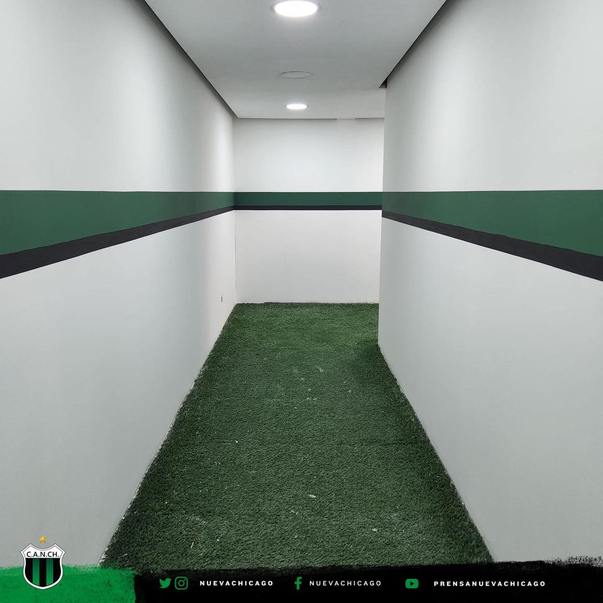 EstadioCANCH's tweet photo. 🤝 Una obra que fue iniciada por el Fútbol Senior y que hoy se concreta en conjunto con nuestro sponsor Pagano y la actual gestión, llevando a cabo la puesta en valor del túnel.

Agradecemos a ellos y a todos los socios y socias que colaboraron.

#NuestraCasa 🏟️
#ChicagoCrece💚🖤 https://t.co/pkfpdMEiHs