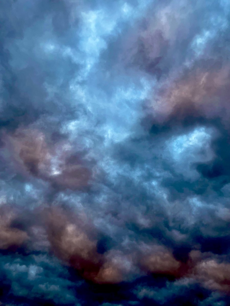 RomanCambell's tweet photo. Let those clouds go by. Be in the moment #MentalHealthMatters https://t.co/06uiMxO5tT