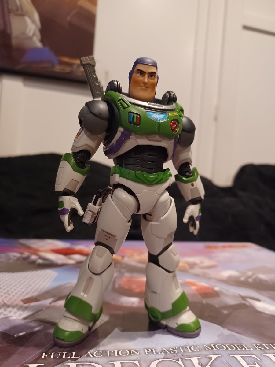 wolfyneko25's tweet photo. The Sh figuarts buzz lightyear from the movie buzz lightyear more below 🐺🐱👇1/4
#buzzlightyear #figure #wolfereviews #SHFiguarts #toyphotography https://t.co/bXHelh0bXf