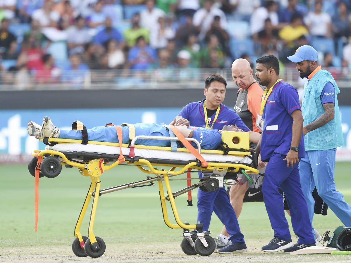 mufaddal_vohra's tweet photo. From getting injured against Pakistan in the 2018 Asia Cup to winning Man Of The Match Award against the same opponent in the same tournament 4 years later.

Hardik Pandya knows how to make it count, he's writing his own script! https://t.co/j3MxI8KFGM