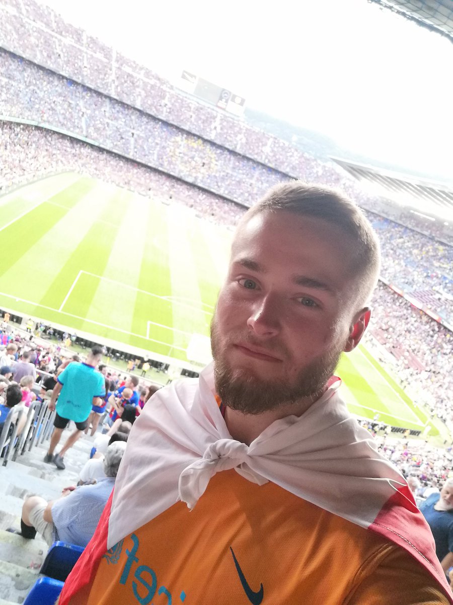 AdrianSmolinski's tweet photo. 2:0. Robercik z golem 🇵🇱⚽ Atmosfera top. Tak można oglądać #lazabawa https://t.co/Njo0dOF6pr