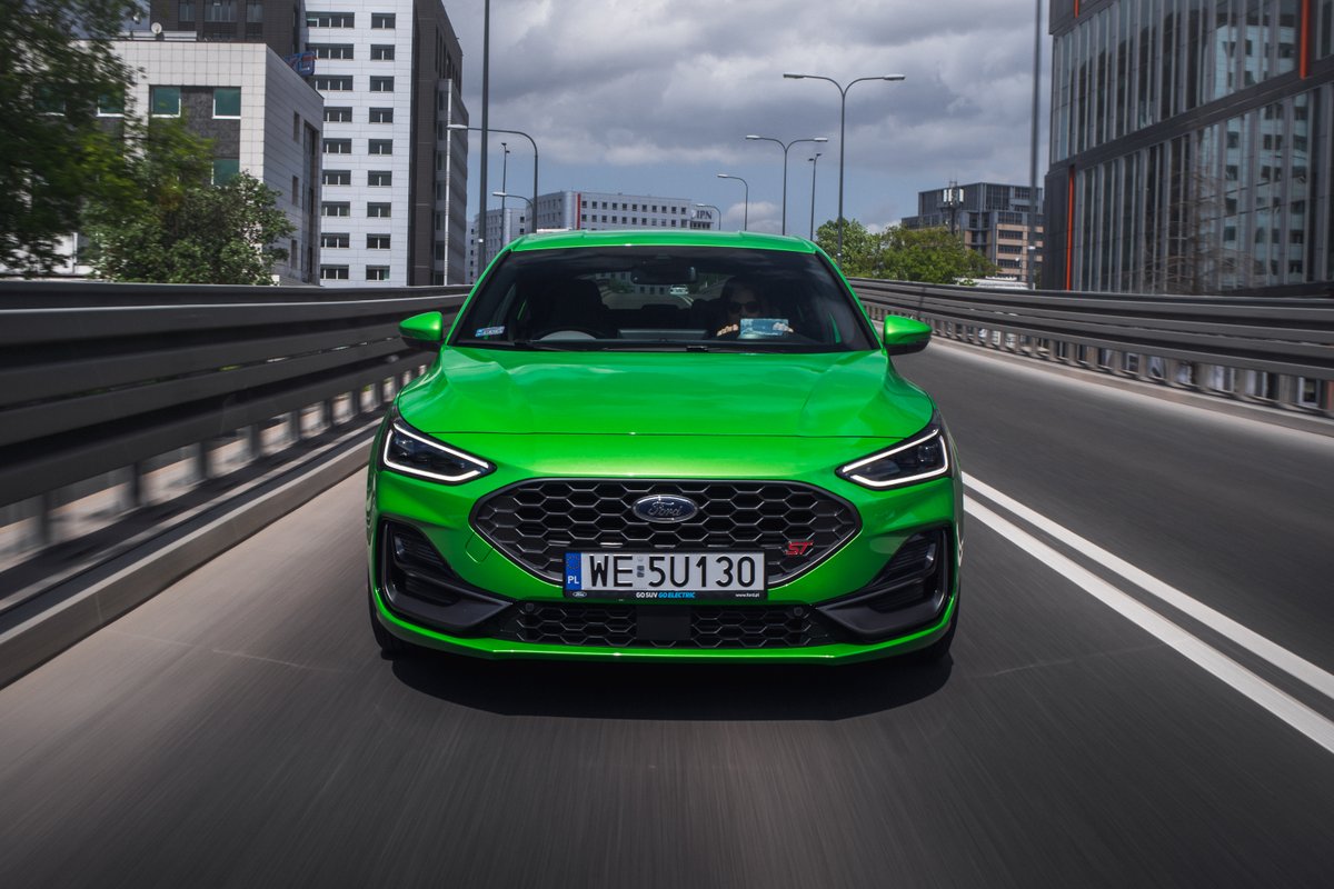 FordPolska's tweet photo. 👉#FordPolska #STSunday
▫️ Dzień rozpoczęliśmy z #FiestaST więc późnym wieczorem wszystkie nasze osobowe modele ze stajni #FordPerformance🏁
Oczywiście na polskich drogach😉 https://t.co/YXfWgfMXaF