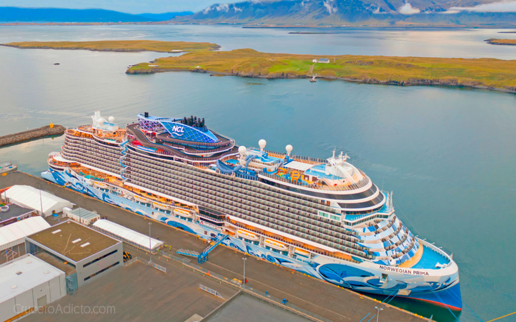CruceroAdicto's tweet photo. 🔔Bautizado el Norwegian Prima en Reykjavik
♾️Katy Perry actuó como madrina del nuevo buque insiginia de Norwegian Cruise Line.
 🆕 Más noticias en #NoticieroDeCruceros
🔗ʟᴇᴇʀ ɴᴏᴛɪᴄɪᴀ ➽  https://t.co/gYooAHVifD 
#Cruceros #NorwegianPrima #CruiseNorwegian https://t.co/RrJUuKeMkl