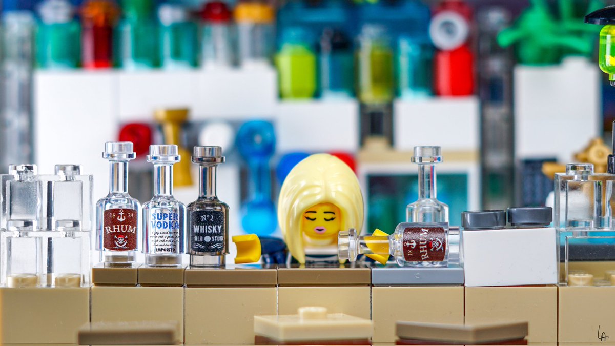 DarkSplinter_'s tweet photo. Back to school ?!... Not for me. Briking, drinking and be the King are fine for me 🥃🍸🍹
#lego #legophotography #rhum #vodka #whisky @LEGO_Group @absolutvodka @JackDaniels_US https://t.co/E8E6pU4M3x