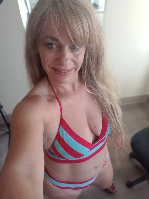Who wants to go swimming? https://t.co/BN0RpZ3U6k<a href="/tag/milf"class="tags"><span>#milf</span></a><a href="/tag/gilf"class="tags"><span>#gilf</span></a><a href="/tag/mature"class="tags"><span>#mature</span></a><a href="/tag/cub"class="tags"><span>#cub</span></a><a href="/tag/fitwomen"class="tags"><span>#fitwomen</span></a><a href="/tag/cougarnation"class="tags"><span>#cougarnation</span></a>