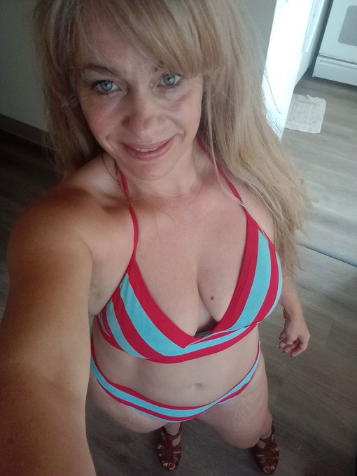 Who wants to go swimming? https://t.co/BN0RpZ3U6k<a href="/tag/milf"class="tags"><span>#milf</span></a><a href="/tag/gilf"class="tags"><span>#gilf</span></a><a href="/tag/mature"class="tags"><span>#mature</span></a><a href="/tag/cub"class="tags"><span>#cub</span></a><a href="/tag/fitwomen"class="tags"><span>#fitwomen</span></a><a href="/tag/cougarnation"class="tags"><span>#cougarnation</span></a>