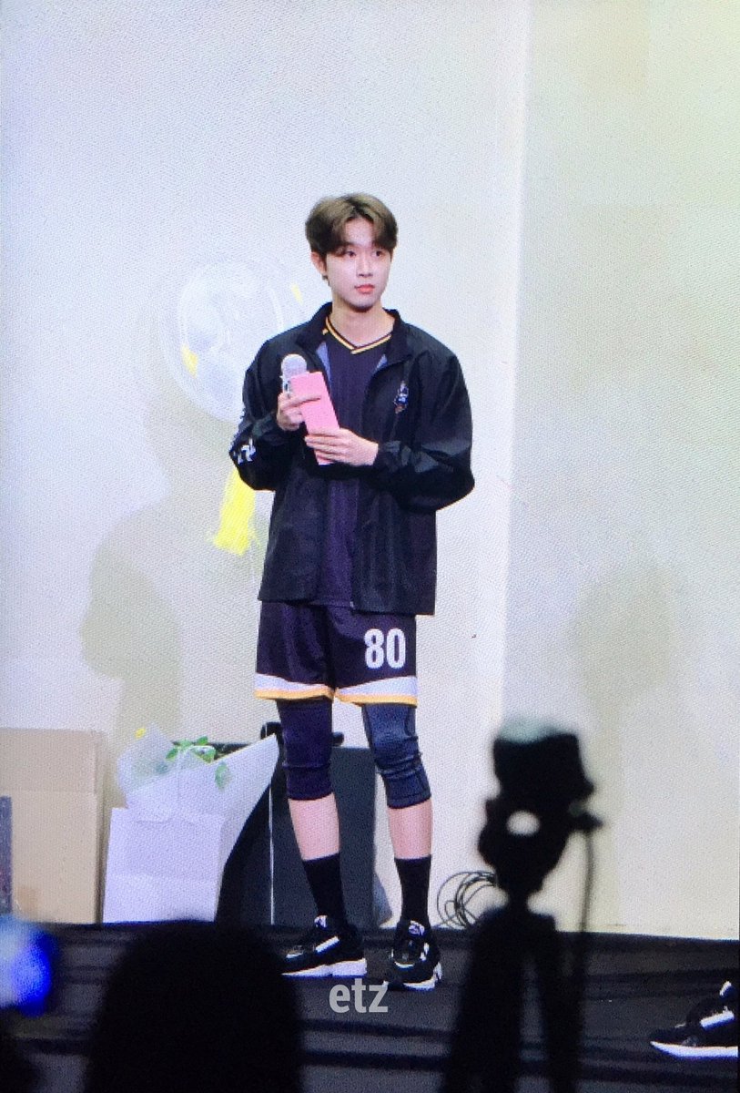 eight_to_zero's tweet photo. 220828 브리드 뮤비에서 튀어나오심🫠 
#골든차일드 #GoldenChild #김동현 #동현 https://t.co/irOvOfLoRu
