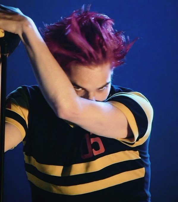Samminger's tweet photo. okay I have a collection forming of Gerard as paintings keep em coming [thread?] https://t.co/wS0r9IlpYl
