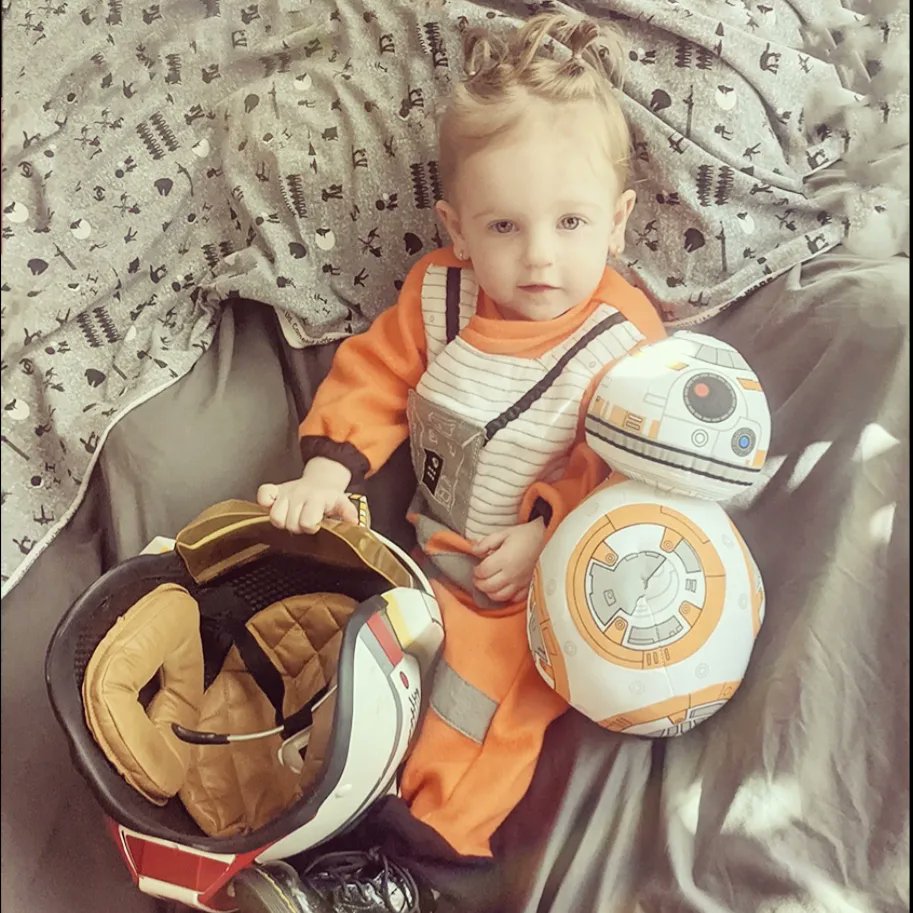 LilYellaLibrary's tweet photo. @MarkHamill WE R2 TODAY! this youngling is turning 2 wanted to say "hi" to one of her heroes.MTFBWY from Evie Bee 🐝 https://t.co/CIy8vHINJ6