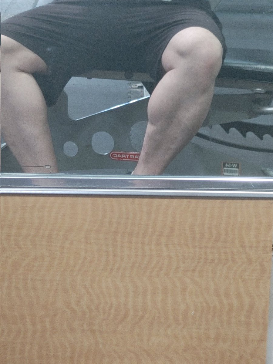 Jigglypecs1's tweet photo. #legday! #fallbulk #growmehuge! #cowsnotcalves join today for all the fun adult content and more! https://t.co/xI4KflbDOK https://t.co/vovEtYwbzX