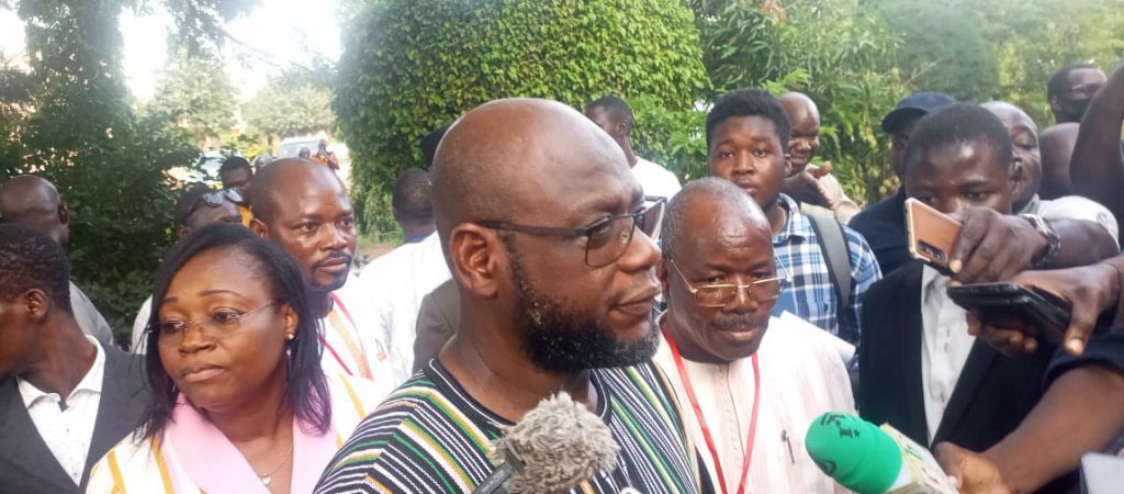 Based on "endogenous pragmatic socialism", the party "The Democrats" wants to make food sovereignty a priority.🇧🇫🇧🇫🇧🇫

The party is chaired by Smaila Ouedraogo (<a href="/SmailaPr/">Pr Smaïla OUEDRAOGO</a> ) 

<a href="/BfSentinelle/">Sentinelle BF</a>