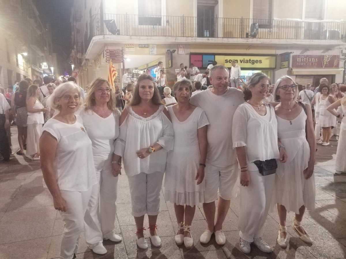 jramostarda's tweet photo. Imatge de la representació olesana en aquest acte
#olesadebonesvalls #bonesvalls https://t.co/Y4ZHJ5Z7Ey
