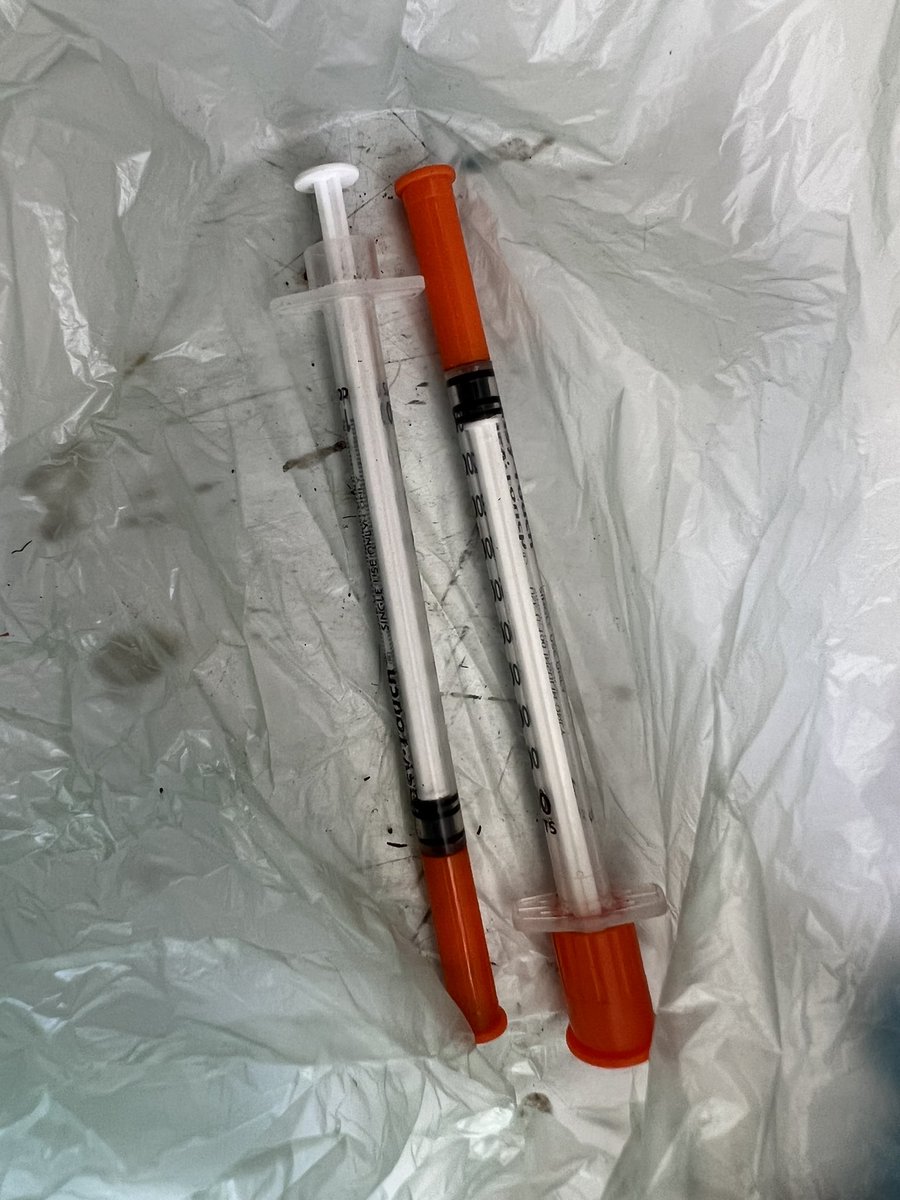 SacWalkSafe's tweet photo. Not sure I like being the resident needle picker upper. Neighbor brought by his haul from a recent litter clean up project of his. Happy to get these properly disposed of. Will meet #harmreductionservices RV on Wednesday when they stop by 29th n E st #drugaddiction @TheCityofSac https://t.co/DJf2gJ9Y3l