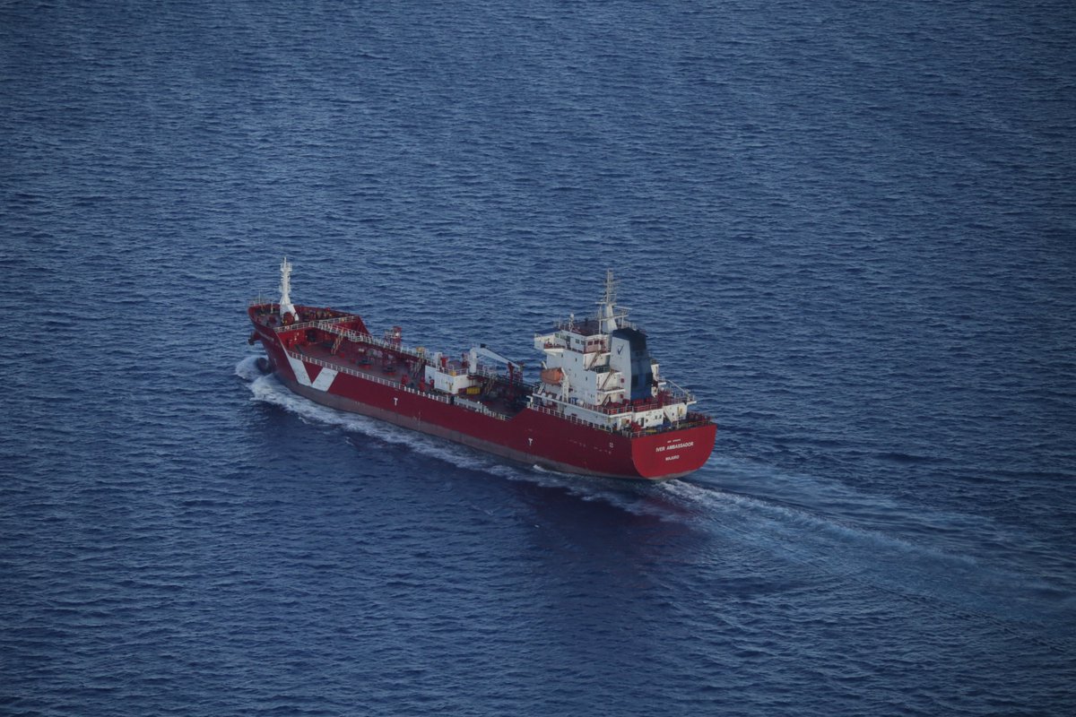 SeaWatchItaly's tweet photo. 🔴 Un'altra omissione di soccorso in SAR maltese!
Ieri #Seabird ha informato una nave della compagnia VROON di un'imbarcazione in difficoltà. Il capitano ha rifiutato di intervenire. Non è la prima volta la compagnia rifiuta i soccorsi o è coinvolta in respingimenti illegali. https://t.co/ndpGOeqxFV